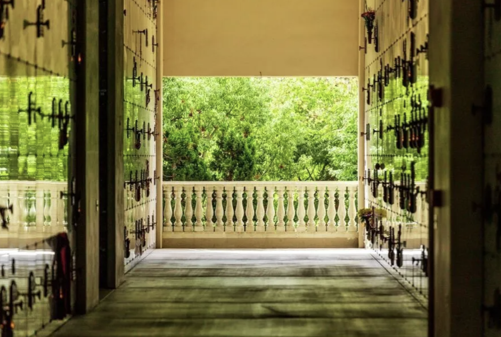 Open-air mausoleum corridor